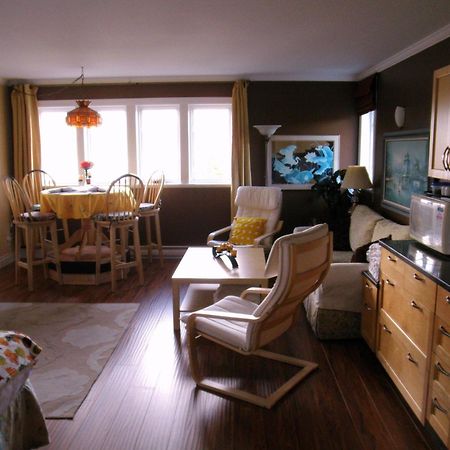 Above The Inlet Hotel Sechelt Bagian luar foto