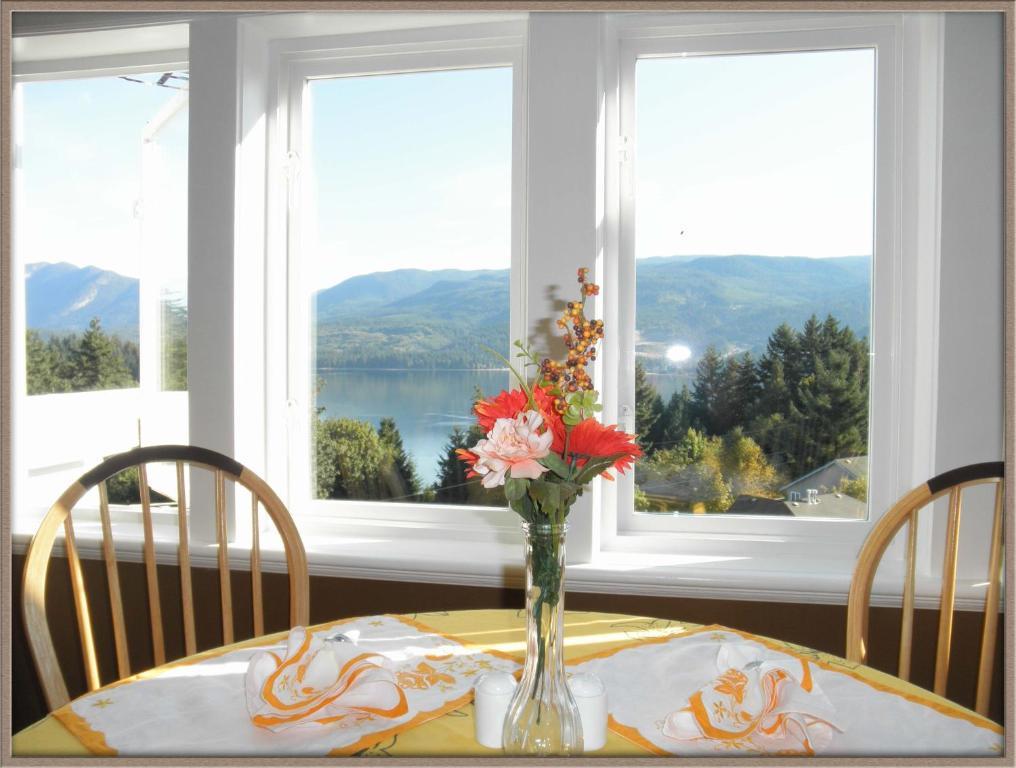 Above The Inlet Hotel Sechelt Ruang foto