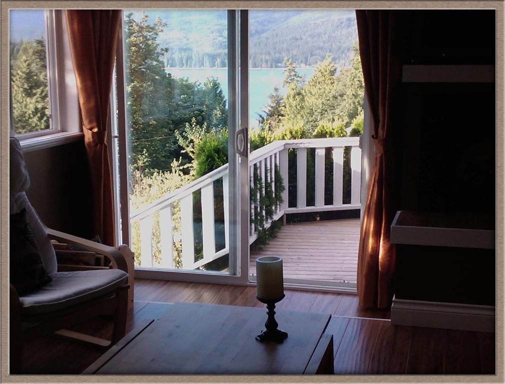 Above The Inlet Hotel Sechelt Ruang foto