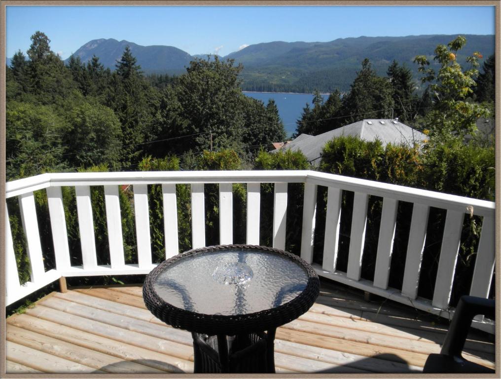 Above The Inlet Hotel Sechelt Ruang foto