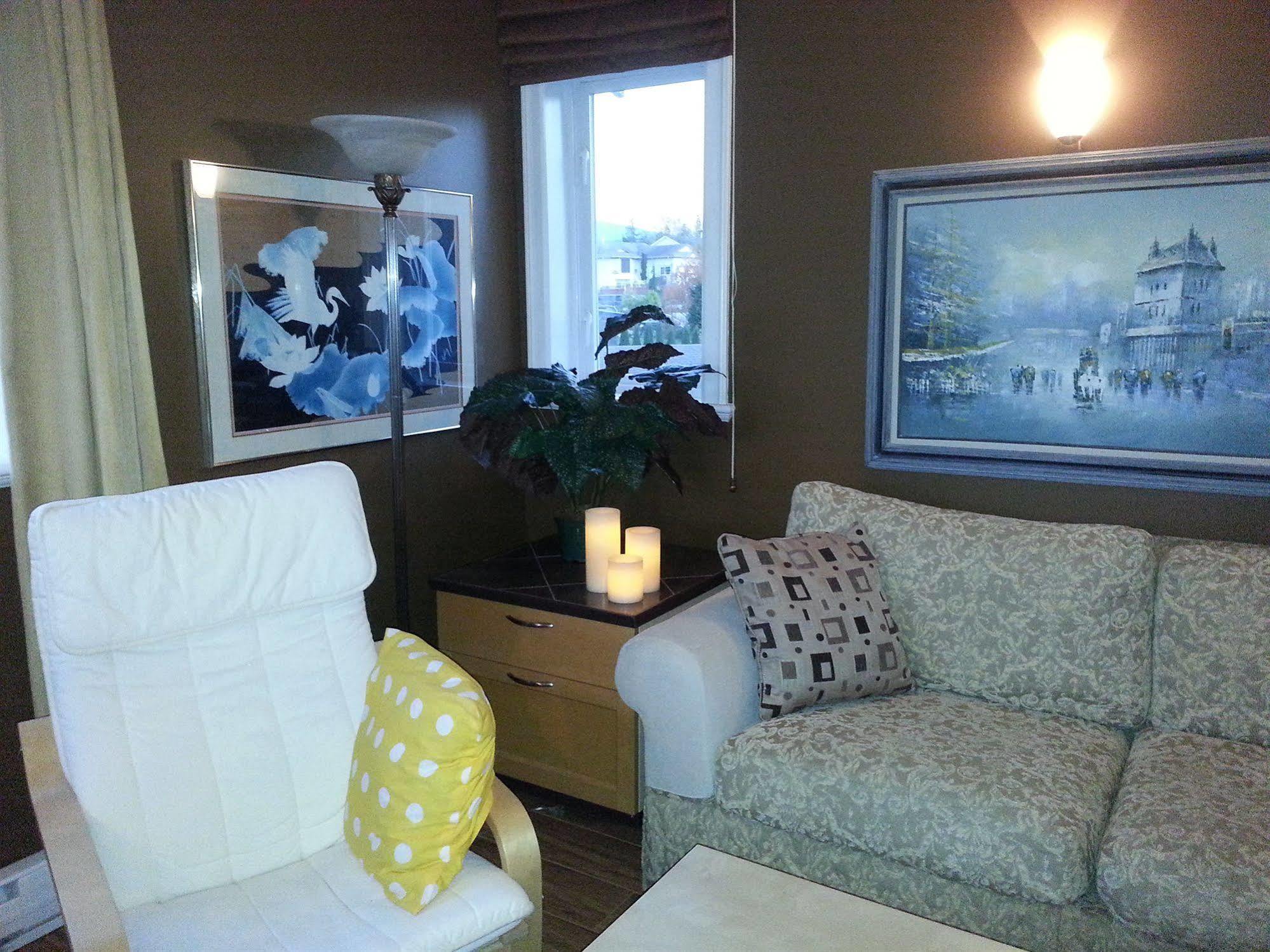 Above The Inlet Hotel Sechelt Bagian luar foto